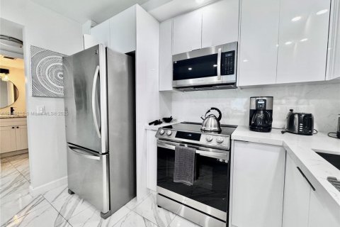Condo in Aventura, Florida, 1 bedroom  № 1848830 - photo 9