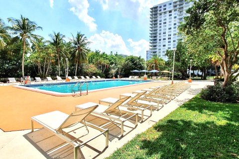 Condo in Aventura, Florida, 1 bedroom  № 1848830 - photo 25