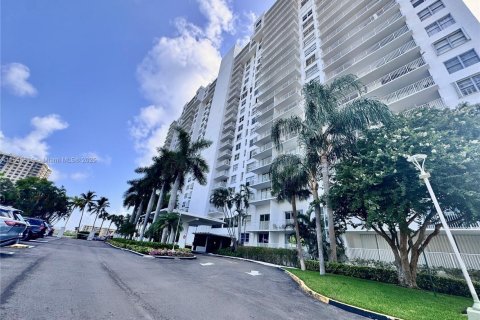Condo in Aventura, Florida, 1 bedroom  № 1848830 - photo 23