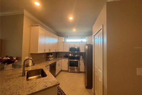 House in Port Charlotte, Florida 2 bedrooms, 145.3 sq.m. № 472305 - photo 11