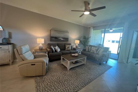 House in Port Charlotte, Florida 2 bedrooms, 145.3 sq.m. № 472305 - photo 6