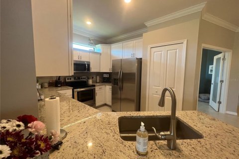 House in Port Charlotte, Florida 2 bedrooms, 145.3 sq.m. № 472305 - photo 13
