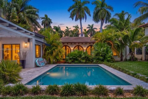 Casa en Miami, Florida 4 dormitorios, 269.23 m2 № 2346500