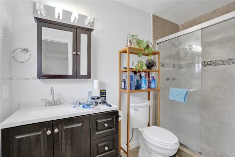 House in Margate, Florida 3 bedrooms, 162.95 sq.m. № 1842546 - photo 4