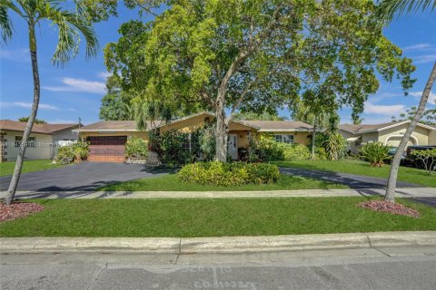 House in Margate, Florida 3 bedrooms, 162.95 sq.m. № 1842546 - photo 18