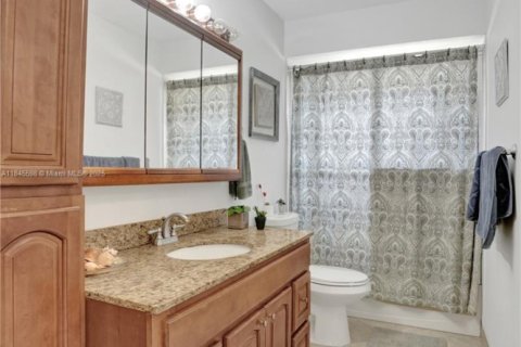 House in Margate, Florida 3 bedrooms, 162.95 sq.m. № 1842546 - photo 10