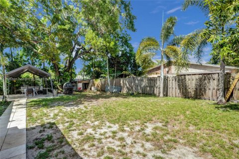 House in Margate, Florida 3 bedrooms, 162.95 sq.m. № 1842546 - photo 25