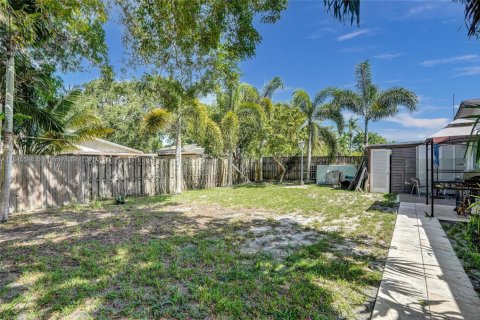 House in Margate, Florida 3 bedrooms, 162.95 sq.m. № 1842546 - photo 23