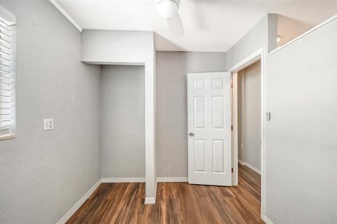 Commercial property in Bradenton, Florida 4 bedrooms, 83.61 sq.m. № 2222568 - photo 16