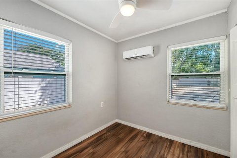 Commercial property in Bradenton, Florida 4 bedrooms, 83.61 sq.m. № 2222568 - photo 10