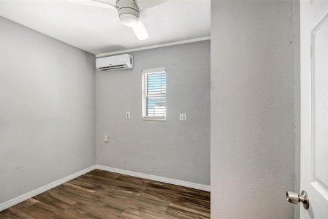 Commercial property in Bradenton, Florida 4 bedrooms, 83.61 sq.m. № 2222568 - photo 14