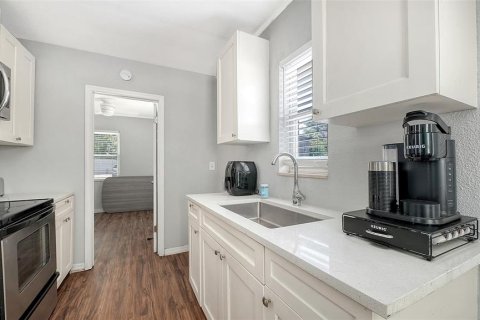 Commercial property in Bradenton, Florida 4 bedrooms, 83.61 sq.m. № 2222568 - photo 22