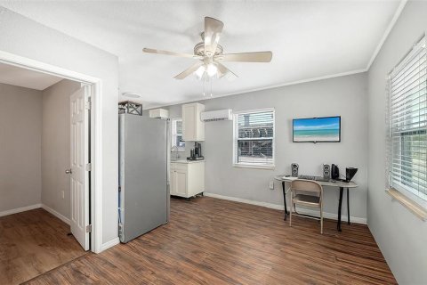 Commercial property in Bradenton, Florida 4 bedrooms, 83.61 sq.m. № 2222568 - photo 18