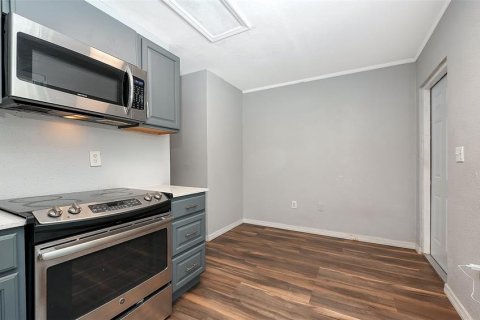 Commercial property in Bradenton, Florida 4 bedrooms, 83.61 sq.m. № 2222568 - photo 8