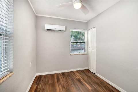 Commercial property in Bradenton, Florida 4 bedrooms, 83.61 sq.m. № 2222568 - photo 11