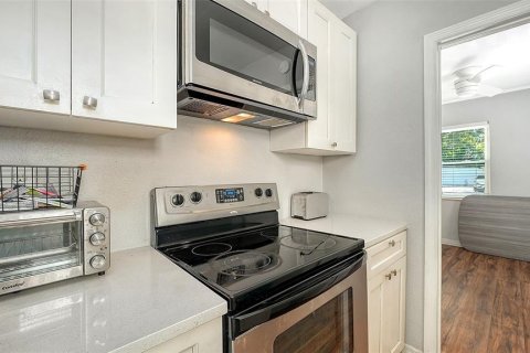 Commercial property in Bradenton, Florida 4 bedrooms, 83.61 sq.m. № 2222568 - photo 23