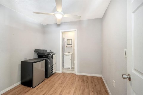 Commercial property in Bradenton, Florida 4 bedrooms, 83.61 sq.m. № 2222568 - photo 25