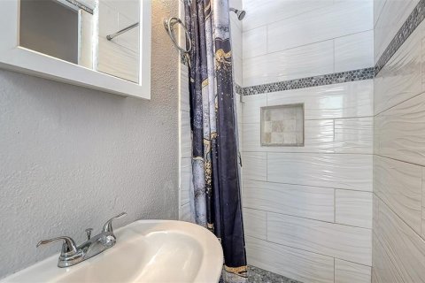Commercial property in Bradenton, Florida 4 bedrooms, 83.61 sq.m. № 2222568 - photo 13