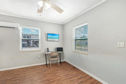 Commercial property in Bradenton, Florida 4 bedrooms, 83.61 sq.m. № 2222568 - photo 19