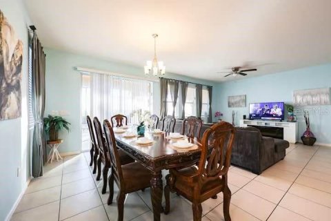 House in Davenport, Florida 6 bedrooms, 303.79 sq.m. № 2239277 - photo 5