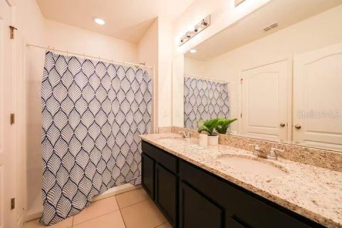 House in Davenport, Florida 6 bedrooms, 303.79 sq.m. № 2239277 - photo 11