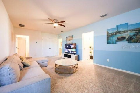 House in Davenport, Florida 6 bedrooms, 303.79 sq.m. № 2239277 - photo 6