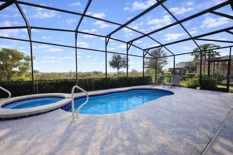 House in Davenport, Florida 6 bedrooms, 303.79 sq.m. № 2239277 - photo 19
