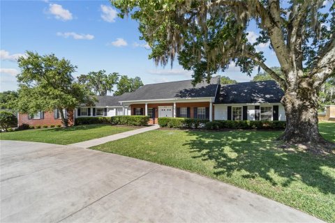 House in Ocala, Florida 3 bedrooms, 265.14 sq.m. № 2329121