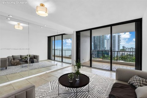 Condo in Miami, Florida  № 1772545 - photo 1