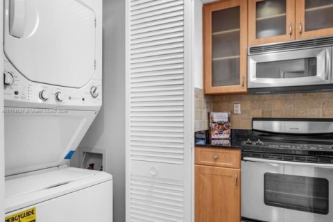 Condo in Miami, Florida  № 1772545 - photo 24
