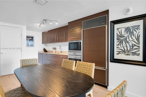 Condo in Miami, Florida, 1 bedroom  № 1708217 - photo 6