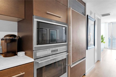 Condo in Miami, Florida, 1 bedroom  № 1708217 - photo 5