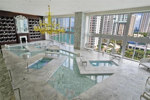 Condo in Miami, Florida, 1 bedroom  № 1708217 - photo 25