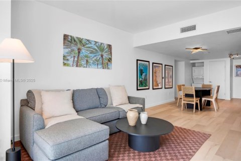 Condo in Miami, Florida, 1 bedroom  № 1708217 - photo 7