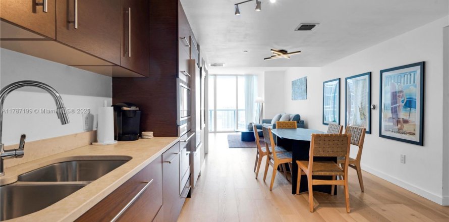 Condo in Miami, Florida, 1 bedroom № 1708217