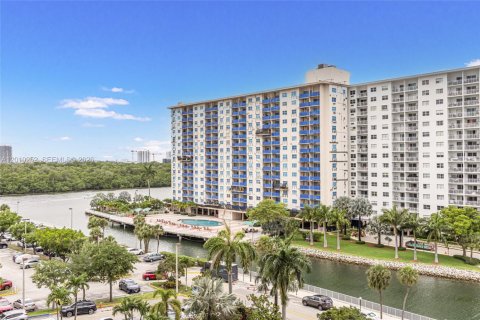 Condo in Sunny Isles Beach, Florida, 1 bedroom  № 2169203 - photo 21