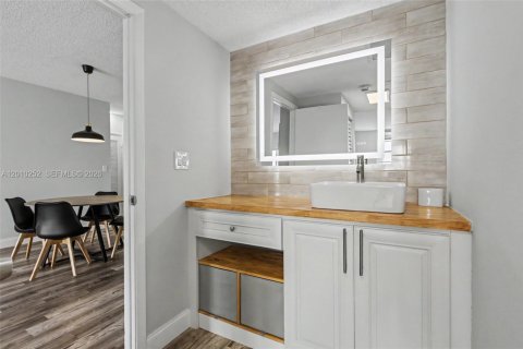 Condo in Sunny Isles Beach, Florida, 1 bedroom  № 2169203 - photo 23
