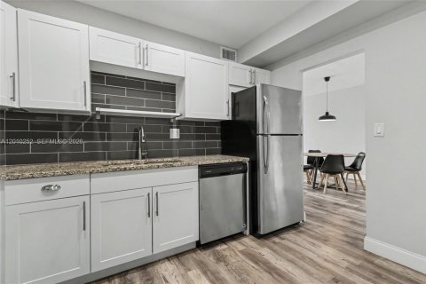 Condo in Sunny Isles Beach, Florida, 1 bedroom  № 2169203 - photo 3