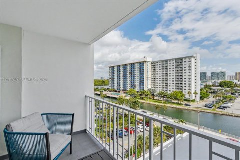 Condo in Sunny Isles Beach, Florida, 1 bedroom  № 2169203 - photo 13