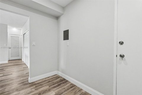 Condo in Sunny Isles Beach, Florida, 1 bedroom  № 2169203 - photo 2