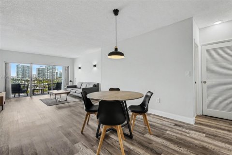 Condo in Sunny Isles Beach, Florida, 1 bedroom  № 2169203 - photo 6