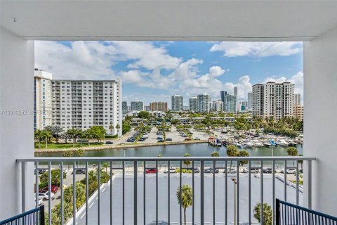 Condo in Sunny Isles Beach, Florida, 1 bedroom  № 2169203 - photo 14