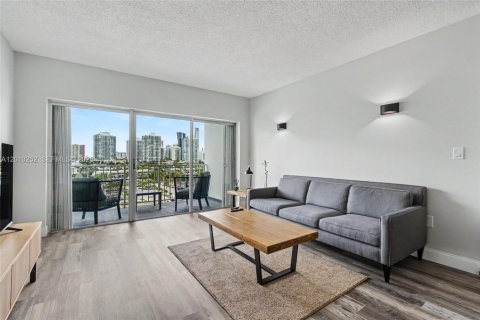 Condo in Sunny Isles Beach, Florida, 1 bedroom  № 2169203 - photo 11