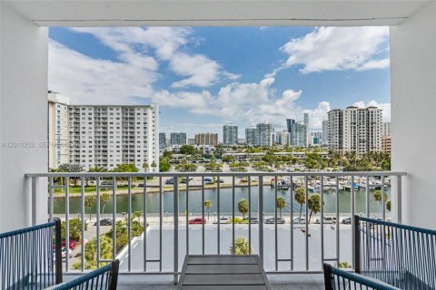 Condo in Sunny Isles Beach, Florida, 1 bedroom  № 2169203 - photo 16