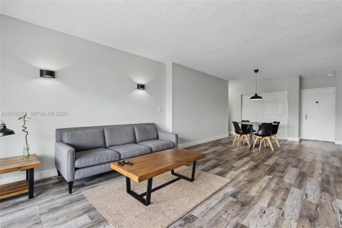 Condo in Sunny Isles Beach, Florida, 1 bedroom  № 2169203 - photo 17
