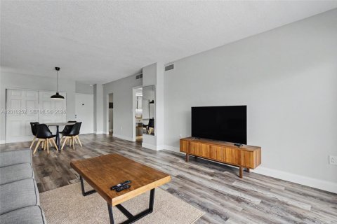 Condo in Sunny Isles Beach, Florida, 1 bedroom  № 2169203 - photo 22