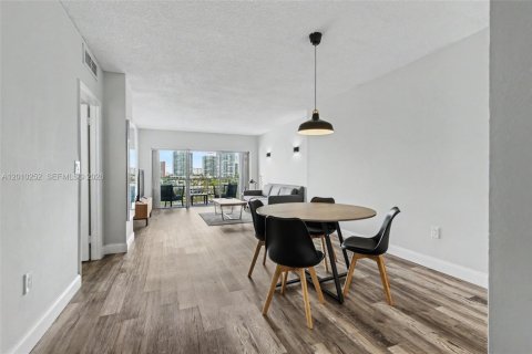 Condo in Sunny Isles Beach, Florida, 1 bedroom  № 2169203 - photo 7