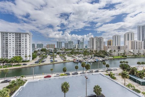 Condo in Sunny Isles Beach, Florida, 1 bedroom  № 2169203 - photo 19