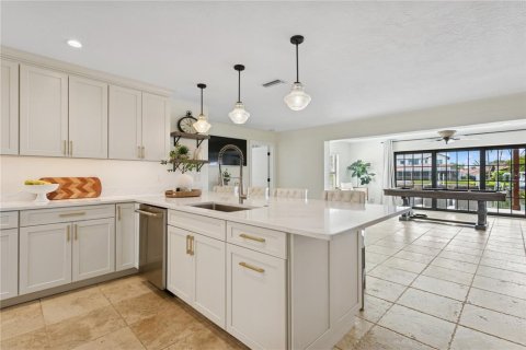 Casa en venta en Saint Petersburg, Florida, 4 dormitorios, 265.14 m2 № 1810248 - foto 12