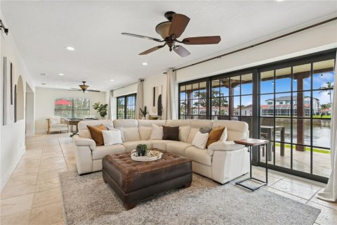 Casa en venta en Saint Petersburg, Florida, 4 dormitorios, 265.14 m2 № 1810248 - foto 15